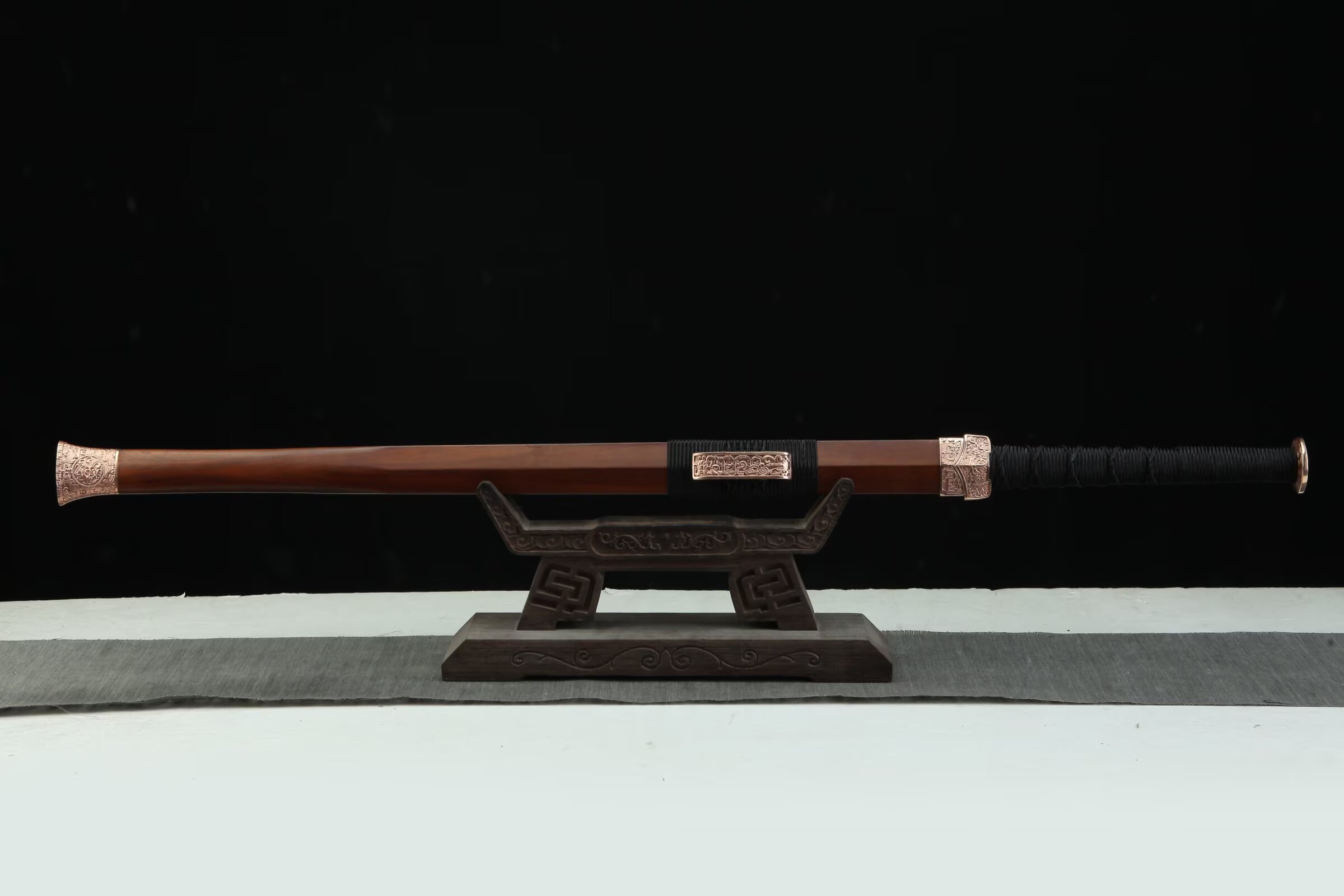 28寸紫铜玄武汉剑（大马花纹钢—龙凤檀木款）