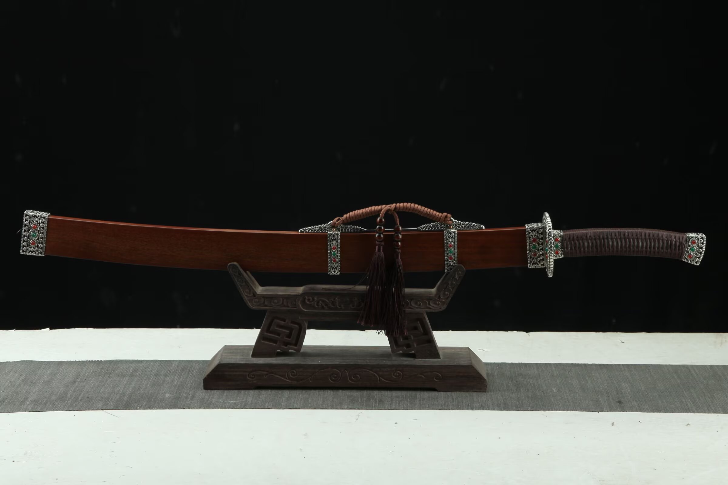 26寸白铜大明御刀（彩钢发红刀身—龙檀木款）