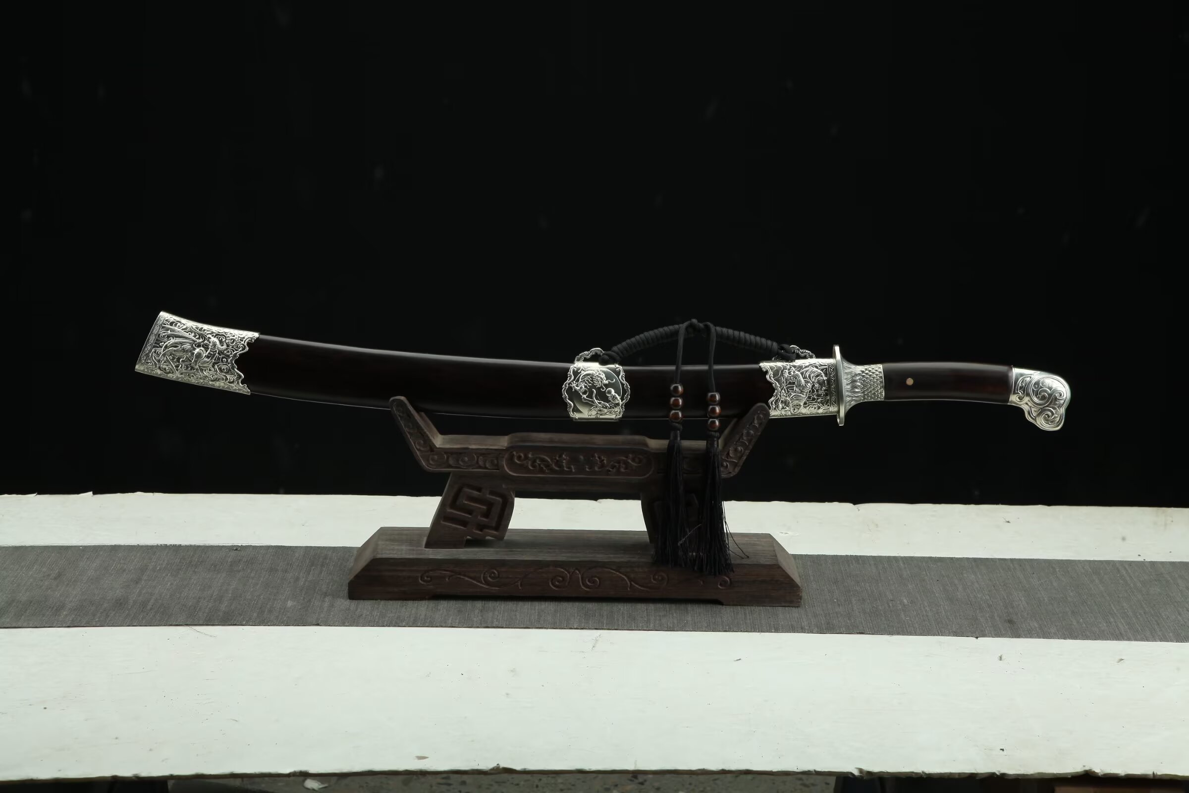 20寸白铜龙虎大刀（百炼803低陨彩钢花纹钢—黑檀木款）